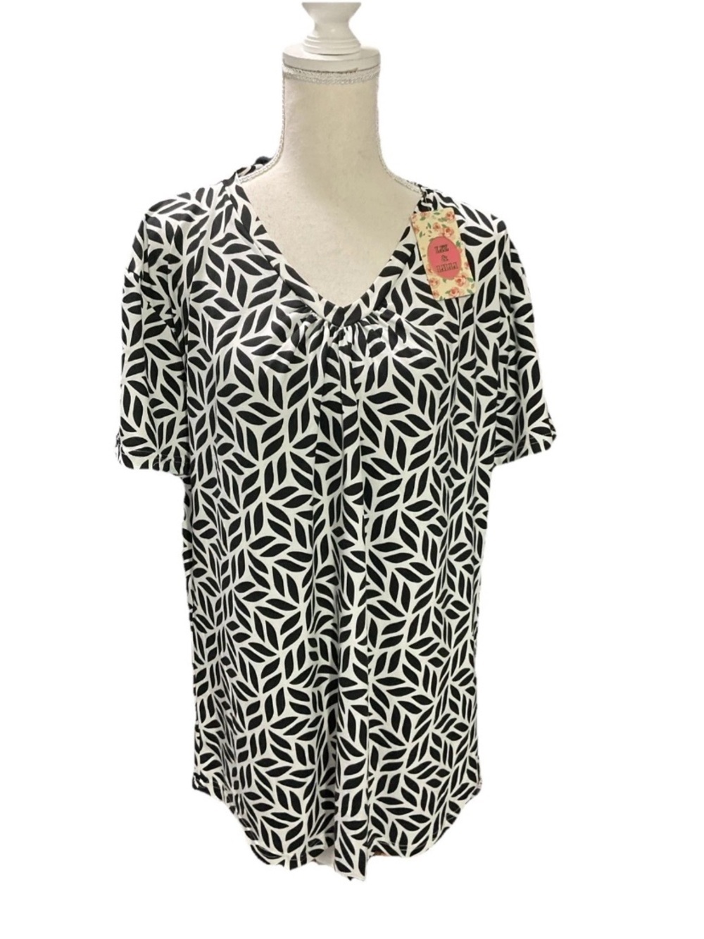 Liz & Lilli Black & White Geometric V-Neck Short Sleeve Top 3X